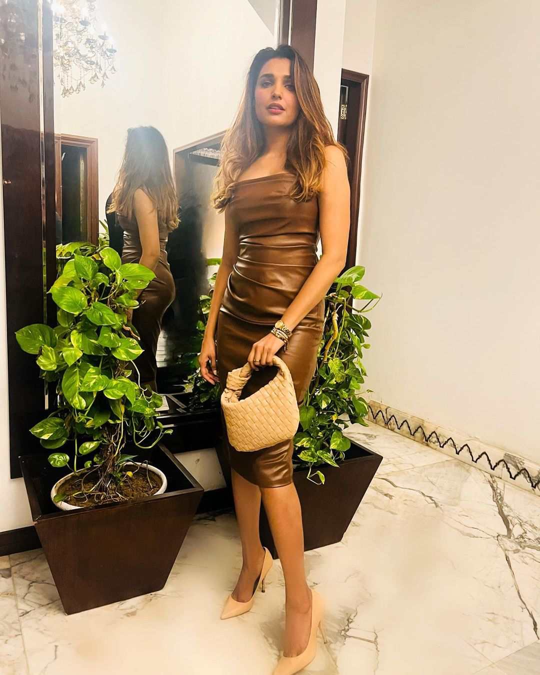 amna-illyas-setting-fashion-trends