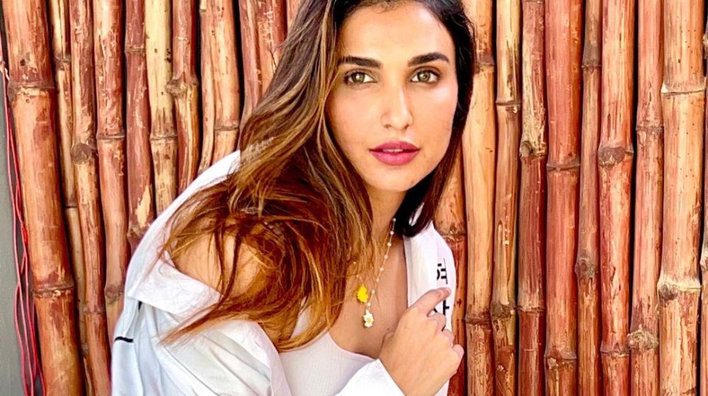 amna-ilyas-mesmerizing-in-ruffled-mini-dress