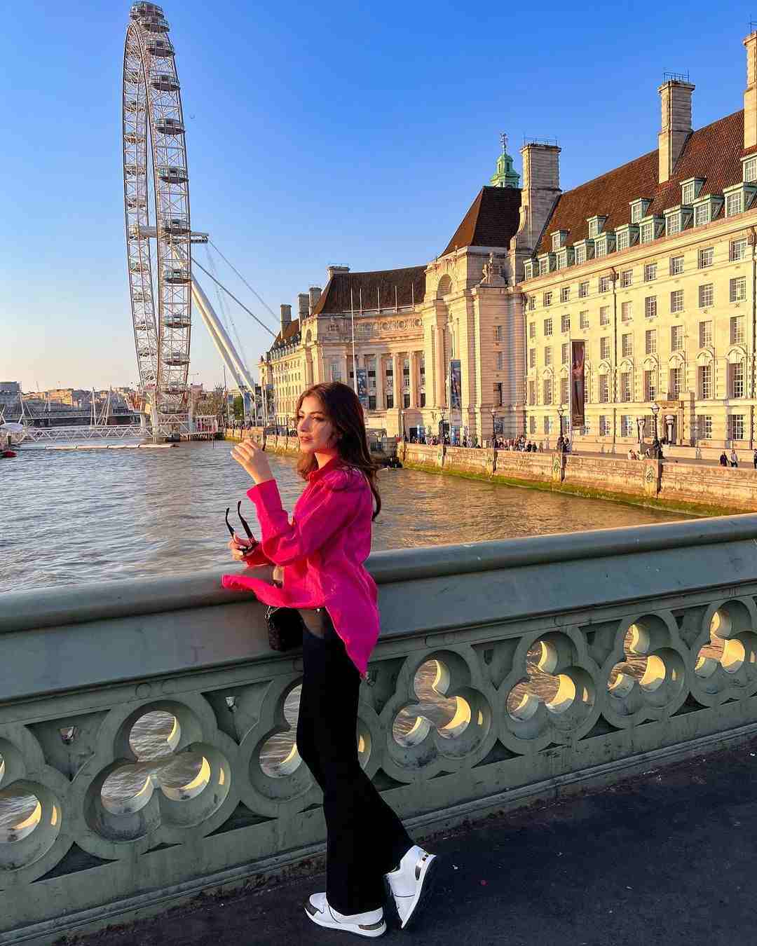 chic pictures from London Eye clad in black pant