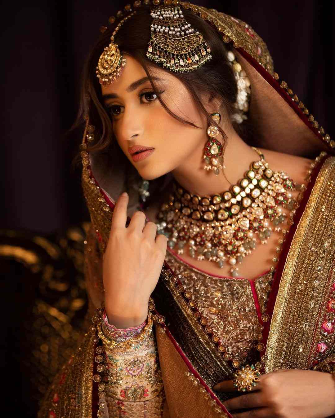 gold-kundan-jewelry-by-Farhat-Ali
