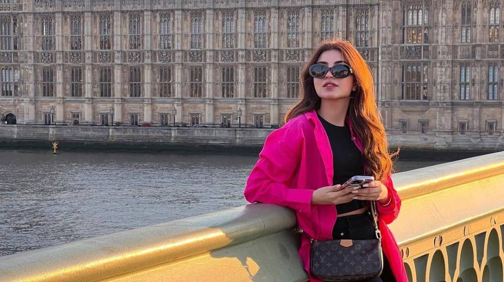 kinza-hashmi-dazzles-in-a-vibrant-pink-jacket-at-london-eye